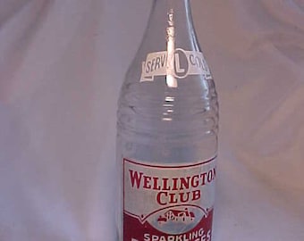 1954 Wellington Club sparkling Beverages Lobello Spring Water & Soda Co. Providence, R.I., ACL Label Crown Top 28 ounce Soda Bottle No.2