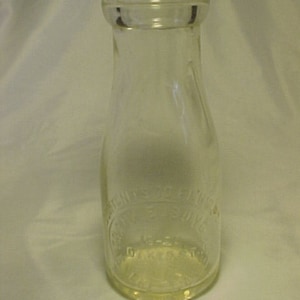 1930 Frank E. Boyd Co. 16-20 Oakes St. Everett, Mass. , Ten Ounce Size Embossed Milk Bottle , Country Primitive Decor, Kitchen Decor