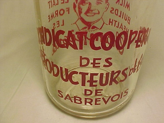 TRPQ Tall One Quart Size Round Red Color Pyro Milk Bottle c1940 Syndicat Cooperatif Des Producteurs De Lait De Sabrevois Canada Canadian