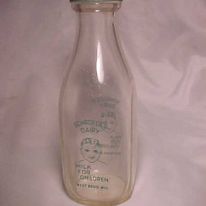 1953 Schroeder Dairy West Bend, Wis., Green Pyro ACL Painted Labels Square Quart Size Milk Bottle, Wisconsin Milk Bottle