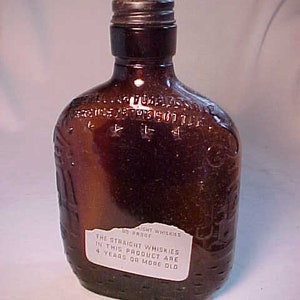 1942 Paul Jones Straight Whiskies blended by Frankfort Distilleries Louisville, Kentucky, Amber Glass screw top Whiskey Bottle Flask image 2