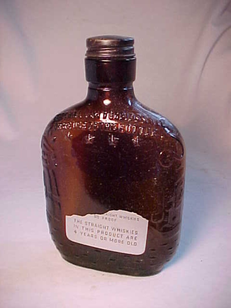 1942 Paul Jones Straight Whiskies blended by Frankfort Distilleries Louisville, Kentucky, Amber Glass screw top Whiskey Bottle Flask image 2