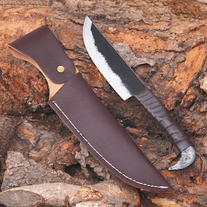Hand-Forged Damascus Steel Hunting Knife| Custom Outdoor Camping Knife with Leather Sheath | Handmade Collectible knife Gift for Him, Father