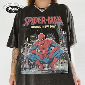 Camiseta vintage con la portada del cómic de Spider-Man, camiseta gráfica retro Comfort Colors de Spider-Man de la marca New Day, camiseta de cómic de superhéroes de Marvel, viaje a Disney Pepper/Dark Heather