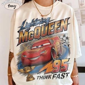 Op de afbeelding: Een rustiek houten bord met de tekst "Welcome to our home" in een handgeschreven stijl. Het bord heeft een verweerde afwerking en een eenvoudig, uitnodigend ontwerp, perfect voor een veranda of entree.