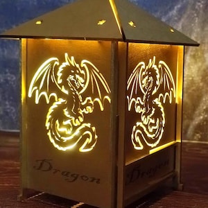 Luminária decorativa de madeira com motivo de dragão, luzes de LED em cordão, decoração de madeira, kit para montar, decoração de mesa, decoração de fantasia, dimensões aproximadas: 19,5 x 11,5 x 11,5 cm