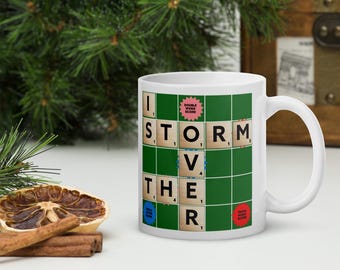 Taza de cerámica blanca brillante con letras de Scrabble cristianas