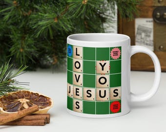 Taza de cerámica blanca brillante con letras de Scrabble cristianas