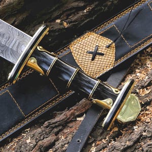 Hand-Forged Viking Sword | Custom Damascus Steel Medieval Full Tang Sword with Leather Sheath | Collectible Handmade Gift for Him & Display