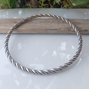 Handgjord vriden armring i 925 sterlingsilver, jubileumspresent