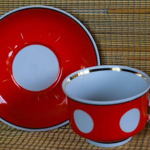 Xícara de chá vintage soviética, fábrica de porcelana Ternopolsk, Ucrânia, vermelha com bolinhas, com pires, era URSS, década de 1970.