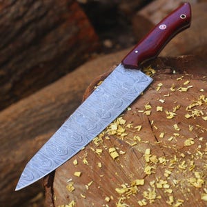 Damascus Steel Chef Knife: Handmade Rosewood Handle, Twist Pattern Blade