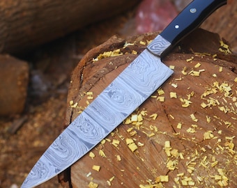 Handcrafted Damascus Steel Chef Knife: Twist Blade, Resin Handle