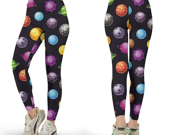 Leggings représentant une planète dessinée, pantalons de yoga à imprimé espace vibrant, collants fantaisistes à motif graphique du système solaire, vêtements de sport célestes mignons, science-fiction rétro amusante