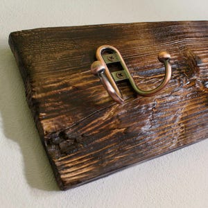 Rustic Coat Rack Wall Mount – Solid Pine Entryway Organizer with 3 Vintage Hooks, Farmhouse Hat Rack, Towel Holder, Housewarming Gift
