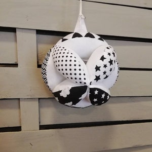 Boule puzzle monochrome, jouet pour bébé Montessori, boule noir et blanc, boule Ying Yang, chambre de bébé monochrome, chambre de bébé noir et blanc, zéro déchet image 6