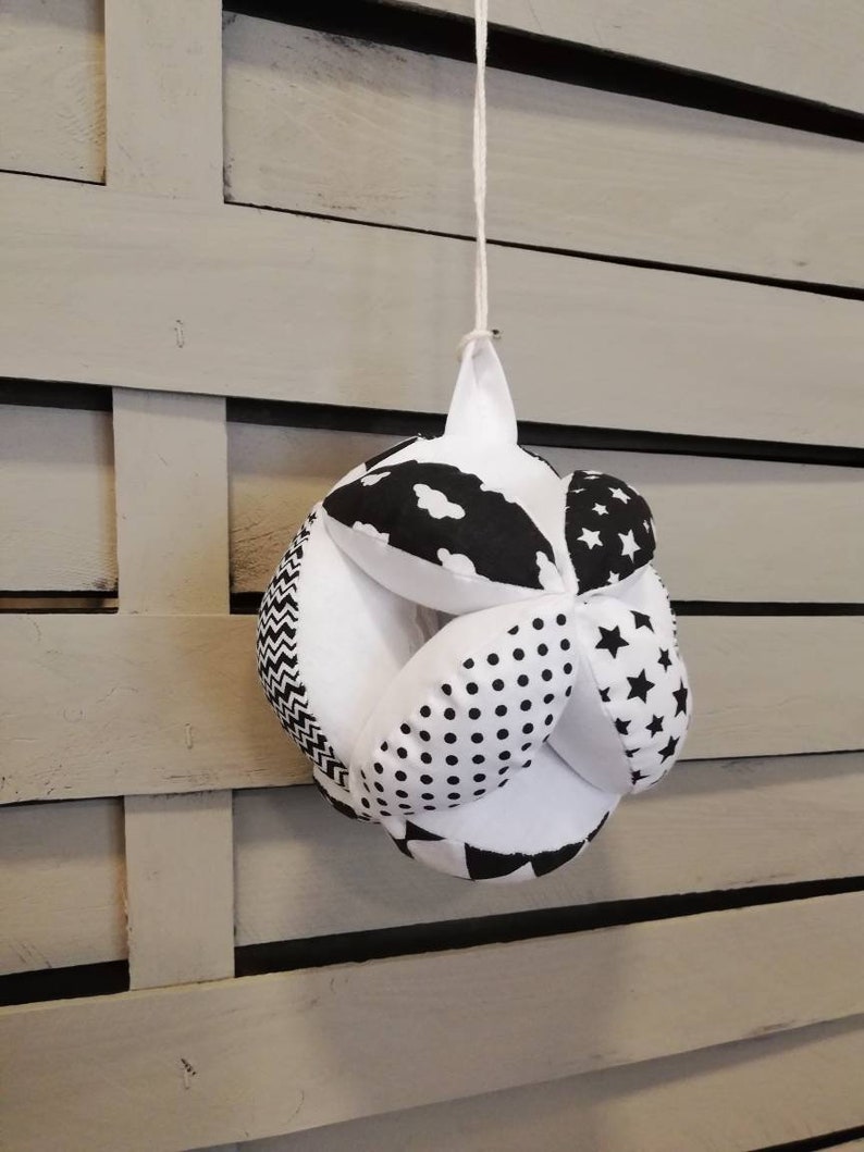 Monochrome Puzzle Ball, Montessori Ball, Puzzle Ball, schwarz weiss Ball, Ying Yang Ball, Monochrome Kindergarten, schwarz weiss, Zero Waste Bild 4