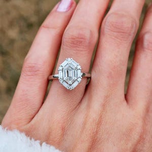 Länglicher Verlobungsring aus 14k Gold