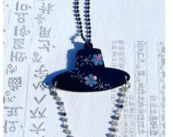Handmade Kpop Inspired Flower Mother-of-Pearl Acrylic Keychain | Resin Fanmade Idol Merch | Unique Kawaii Bag Charm