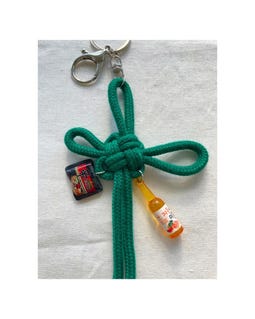 Korean Lucky Knot Keychain – Green Macrame With Korean Snack