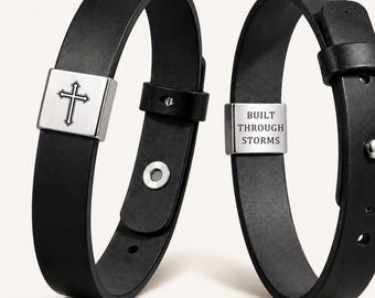 Minimalistische kruisarmband heren, veganistisch leren manchet met verborgen graveeroptie, christelijk geloofssieraden voor hem