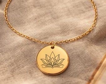 Opbeurende armband met gegraveerde lotusbloem, veerkrachtsieraden, aangepaste sterke vrouw cadeau, Still I Rise armband, spiritueel nieuw begin cadeau