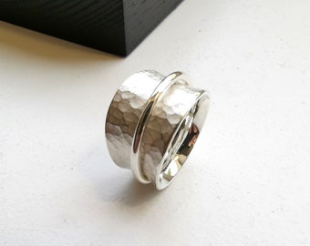 Bague Heavy Spinner en argent avec finition martelée