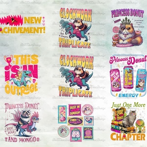Peut inclure: Plusieurs graphismes colorés avec des chats, des dinosaures et des donuts. Les motifs incluent du texte tel que "Princess Donut", "Clockwork Triplicate" et "New Achievement!". Les images sont vives et ludiques, adaptées aux vêtements ou accessoires.