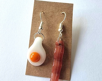 Glass fried egg and bacon dangle earrings borosilicate fry up glassblowing flamework lampwork breakfast jewellery quirky food Bristol