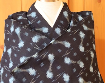 Vintage Japanese Indigo Cotton Kasuri Ikat Woven Women&#39;s Kimono Robe Dressing Gown Yukata