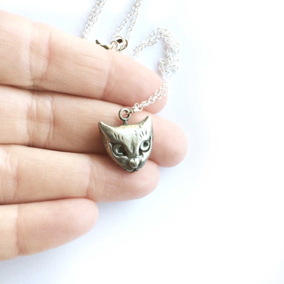 Cat face best sale necklace