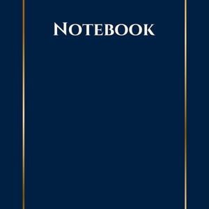 Może przedstawiać: Granatowy notatnik z białym napisem „NOTEBOOK” na górze. Okładka jest obramowana cienką, złotą obwódką.