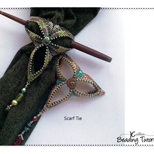 Peut inclure: Deux cravates &agrave; nouer en perles de couleur verte, marron et dor&eacute;e. Les cravates sont en forme de tr&egrave;fle &agrave; quatre feuilles et ont un &eacute;l&eacute;ment central d&eacute;coratif. Le texte "Scarf Tie" est visible sous les cravates.