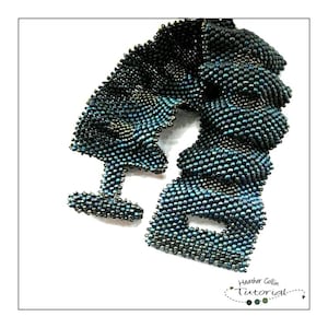 ペヨーテステッチのアルマジロカフビーズパターン、トグル留めの広い波模様（PDFパターン）