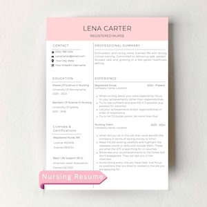 以下が含まれることがあります： 上部に LENA CARTER という名前が入った、ピンクと白の看護師の履歴書のテンプレート。履歴書には、連絡先、学歴、職務経験、ライセンスのセクションが含まれています。「Nursing Resume」というテキストが一番下にあります。