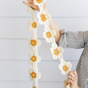 Daisy Flower Garland Crochet Garland, Daisy Crochet Hanging, Spring Floral Decor, Flower Garland, Daisy Bedroom Decor