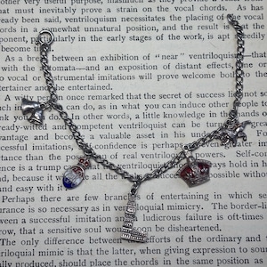 Vintage British Charm Bracelet | 1950s-70s Souvenir Jewelry | Silver  Charms – Big Ben, Crown, London Icons