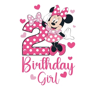 K&ouml;nnte beinhalten: Grafik mit Minnie Maus in einem rosa gepunkteten Kleid und Schleife, die neben einer gro&szlig;en "2" mit wei&szlig;en Punkten salutiert. Die Worte "Birthday Girl" stehen darunter in rosa Schrift, mit rosa Herzen verstreut.