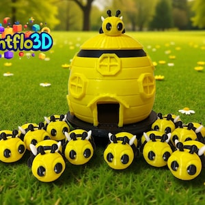 May include: A yellow beehive with a small bee on top, surrounded by several yellow and black bee figurines. The scene is set on a green lawn with the text "Printflo3D" in the upper left corner.