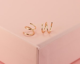 Mini aros de hilo en espiral con ilusión en plata de ley o relleno de oro amarillo o rosa. 1 piercing parece dos. Aros dobles minimalistas de 8,5 mm.