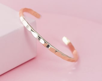 Brazalete de latón martillado, brazalete de torsión de latón, pulsera apilable de latón de 4,5 mm, pulsera de latón martillado, idea de regalo