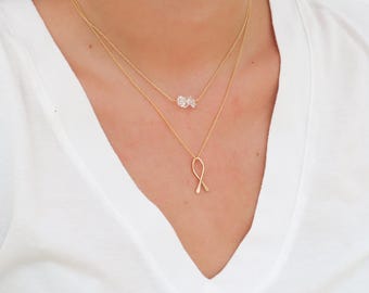 Collar con colgante de pez Icthus martillado, chapado en oro de 14 quilates y plata de ley