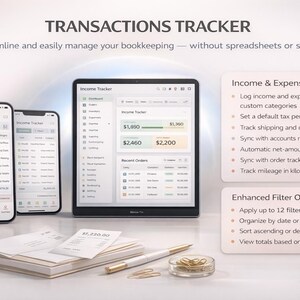 K&ouml;nnte beinhalten: Bild einer digitalen Buchhaltungs-App-Oberfl&auml;che auf einem Tablet und zwei Smartphones. Die App zeigt Finanzdaten an, mit dem Text "Transactions Tracker". Ein Notizblock, Stift, B&uuml;roklammern und Quittungen befinden sich im Vordergrund.