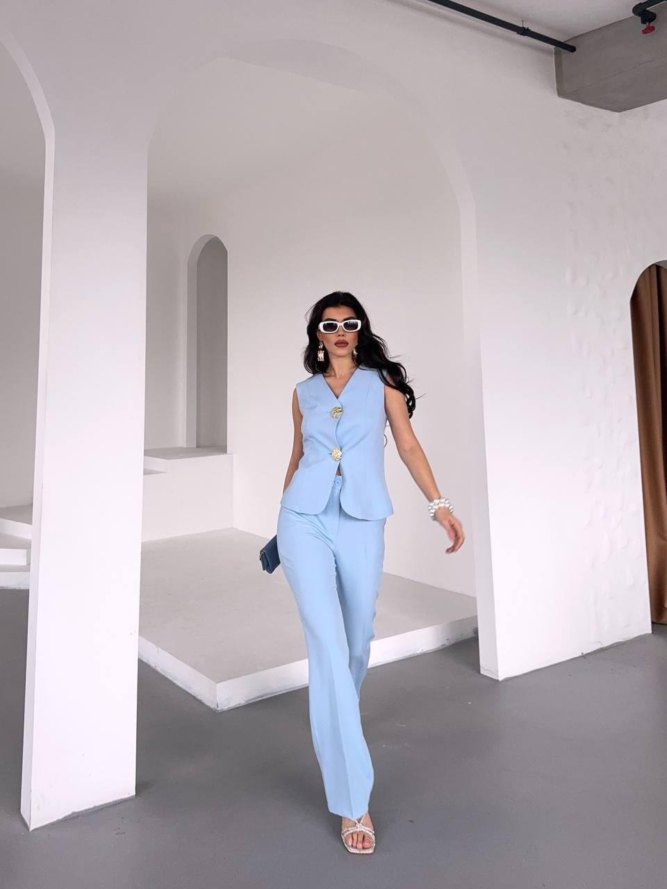 Ensemble Tailleur Bleu Ciel - Pantalon Et Veste - Taille Unique - Neuf Avec étiquettes