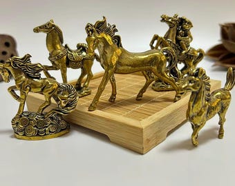 Juego de 5 figuras de caballos de latón / Esculturas de caballos en miniatura / Decoración de estilo vintage