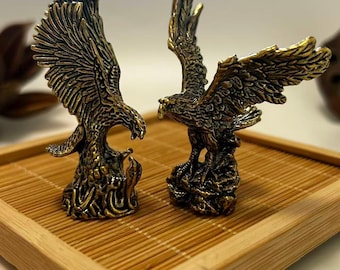 Coppia di statuette di aquile in ottone, statuette di uccelli in miniatura, decorazioni per la casa