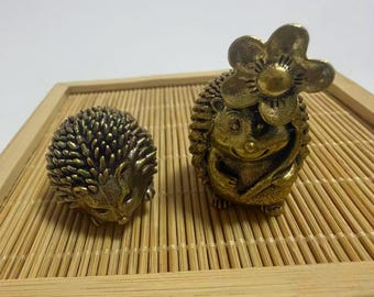 Riccio in ottone con fiore - Mini statua decorativa per la scrivania e per la casa, divertente ornamento artigianale