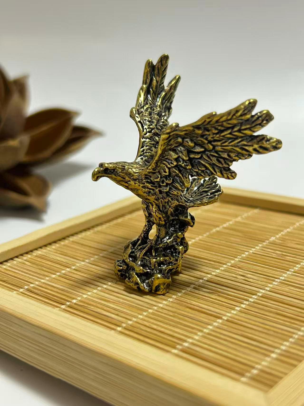 真鍮製の鷲の置物 - Etsy 日本