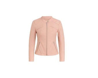 Blush Pink Lammfell Leder Bikerjacke | Kragenlose Slim Fit Moto Style
