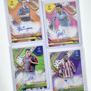 Tarjetas numeradas de autógrafos de Paul Gascoigne, David Silva, Javier Saviola y Nico Williams de la UEFA Topps Finest Soccer 2025